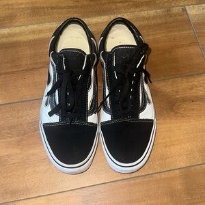 Vans Flame Black and White - Men’s Size: 9.5